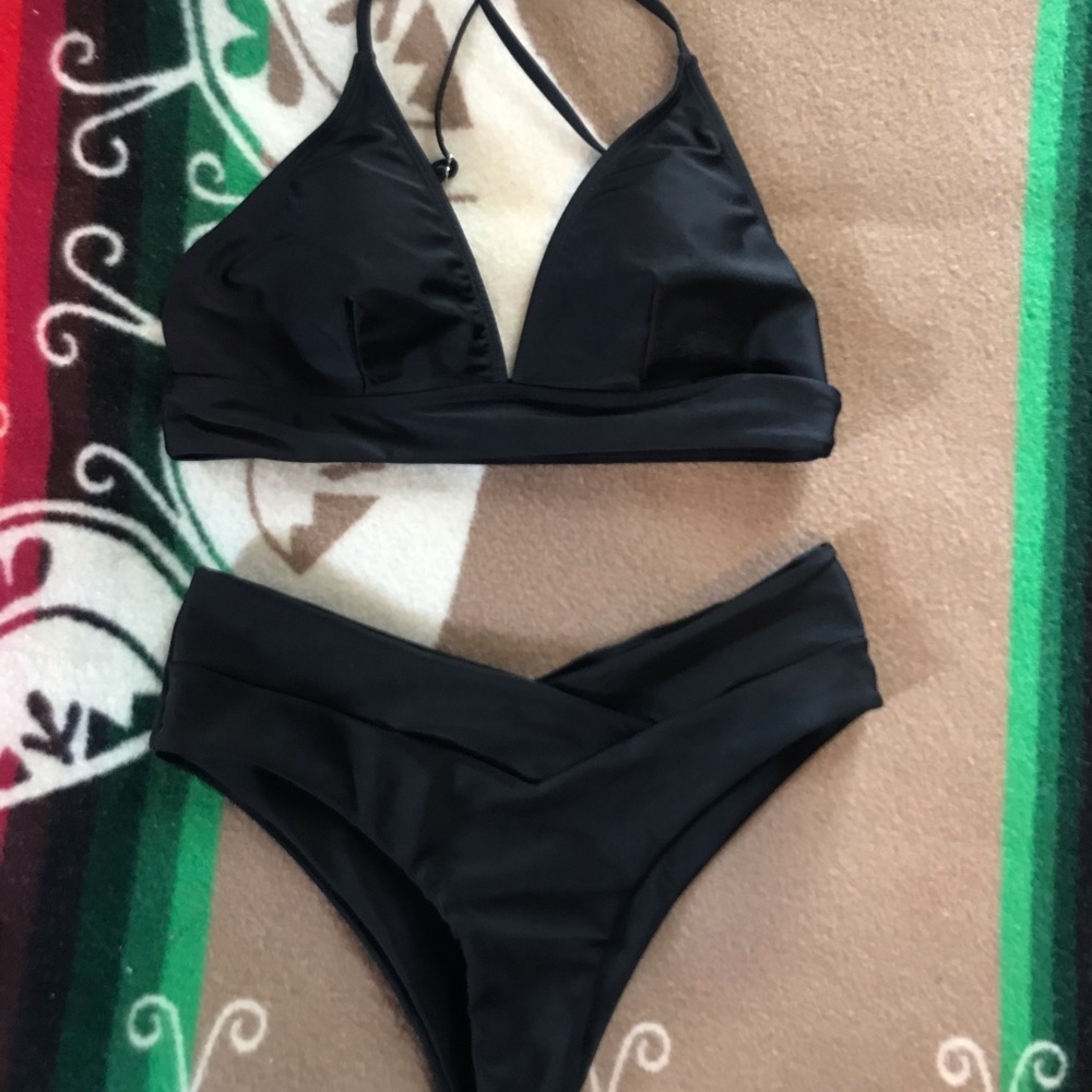 Black bikini set